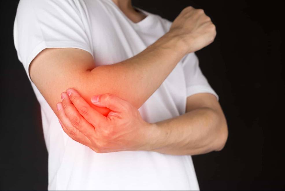 Đau khuỷu tay tuy không nguy hiểm nhưng gây cản trở nhiều sinh hoạt thường nhật